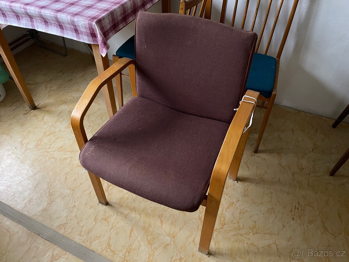 Staré křeslo, výroba Holešov