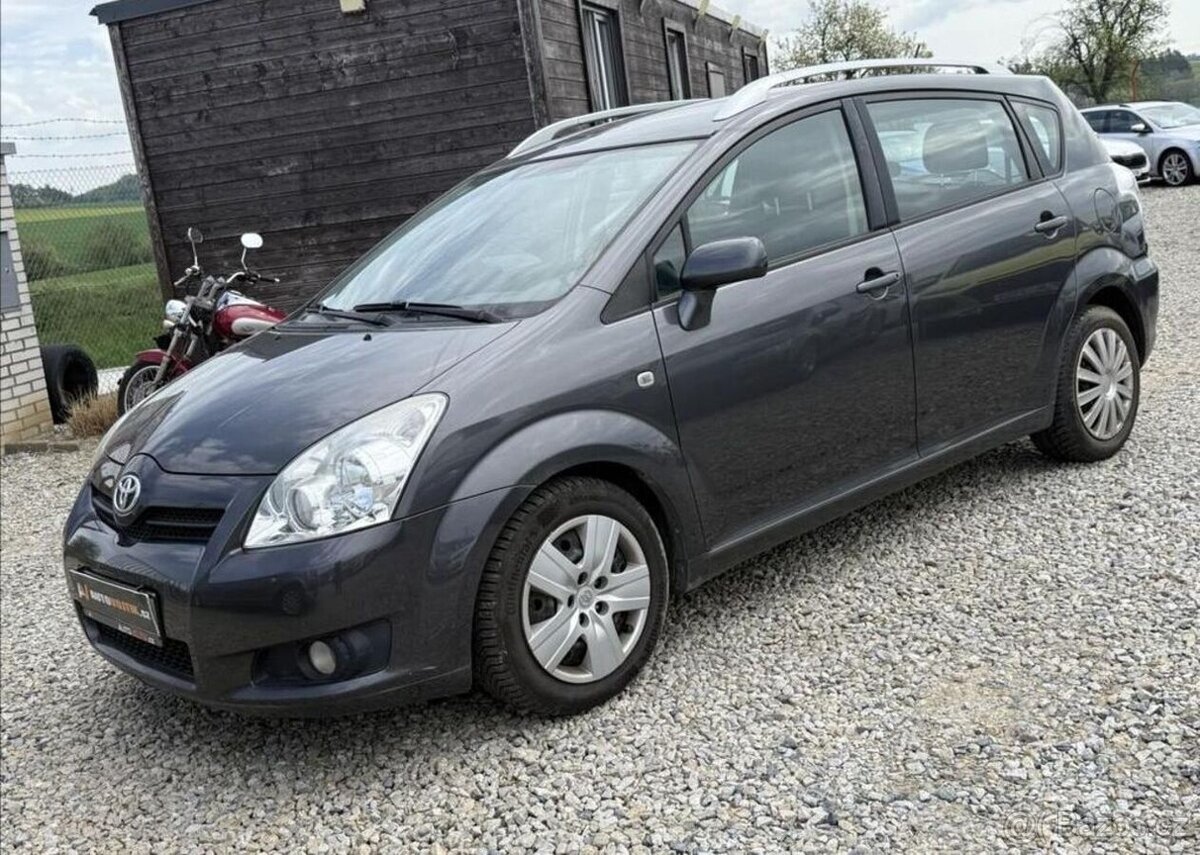 Toyota Corolla 2,2 D4-D TAŽNÉ, SERVISKA nafta manuál 100 kw