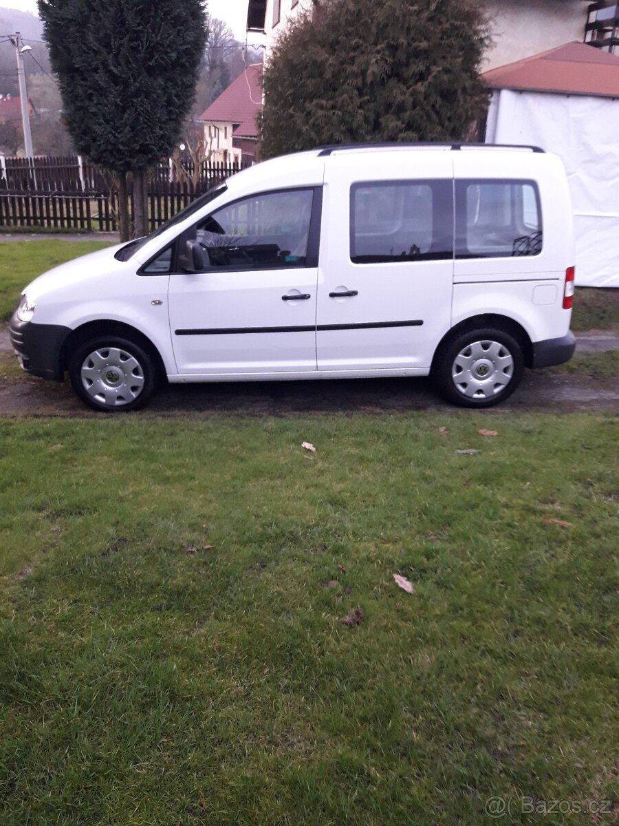 vw caddy life 2.0TDi 103kw r.v.2009 digi.klima,tažný,5 míst