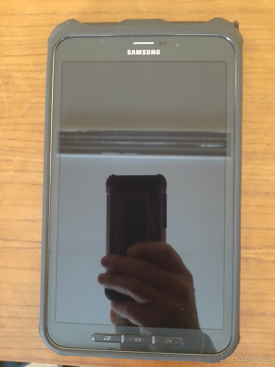 Odolný tablet