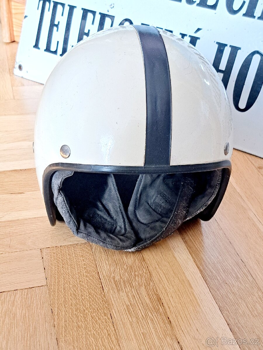 Přilba na veterána, retro přilba- KOVONA KARVINÁ č.2