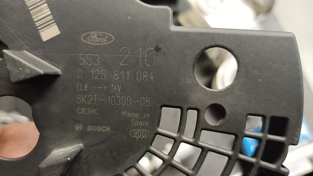 Bosch 0125811084 alternátor Ford 14V / 210 A,
