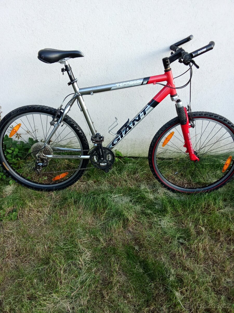 Horské kolo Giant. velikost L. shimano Deore. kola 26". zac