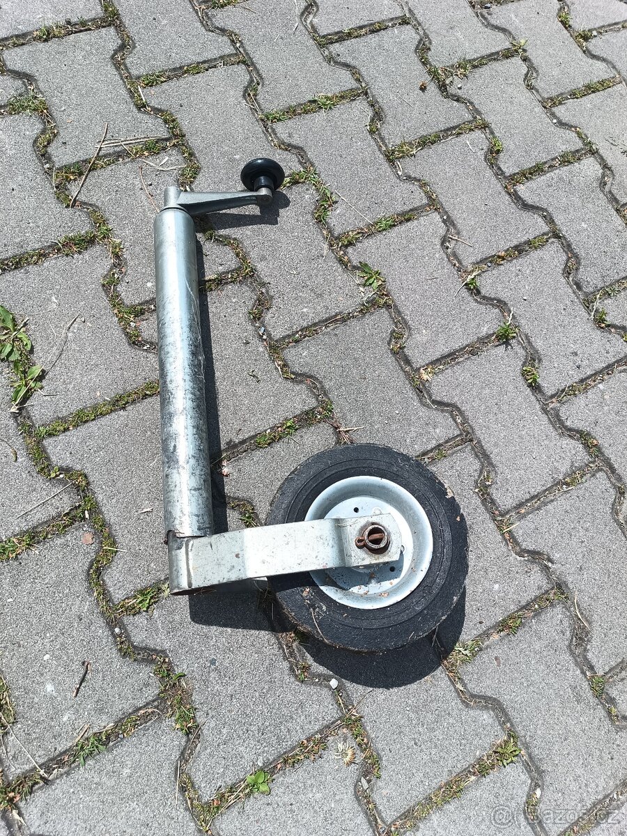 Podpěrné pokečko k přívěsu