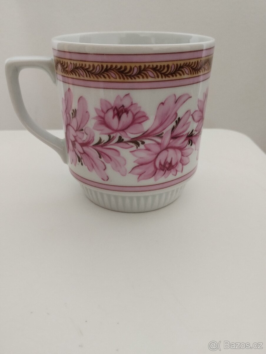 Porcelánový hrnek Royal Dux Bohemia
