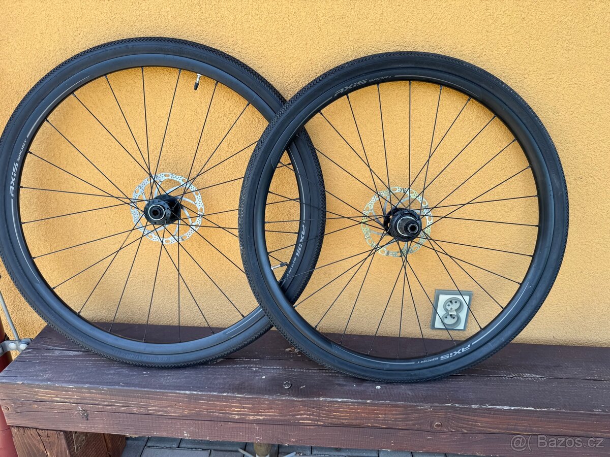 Zapletena komplet kola na Gravel