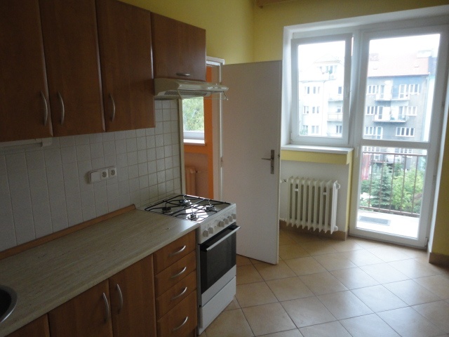 Pronájem 3+1, ulice Merhautova, Černá Pole, 80 m2, balkon, k