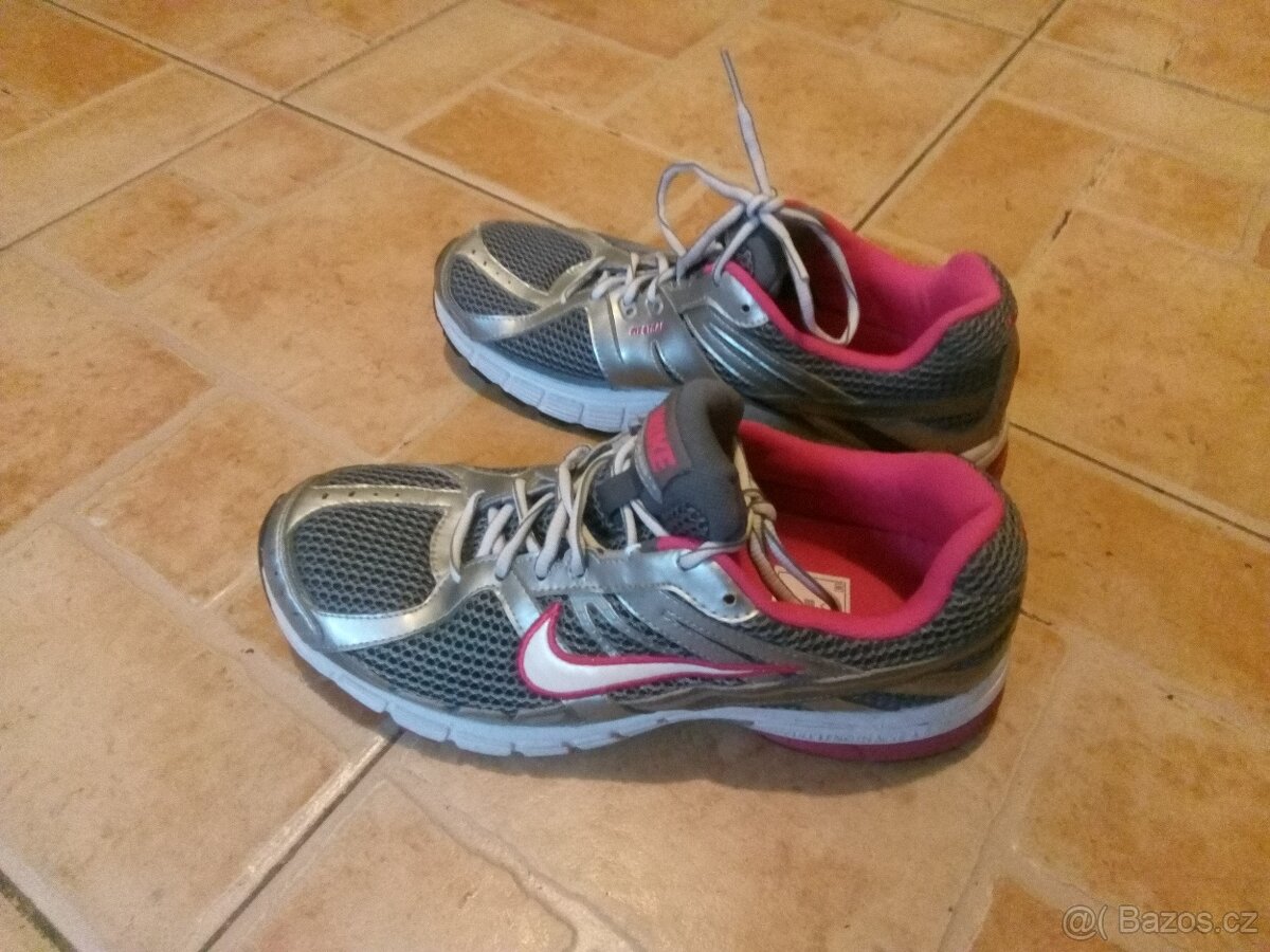 Sportovní obuv zn. Nike, vel. 42
