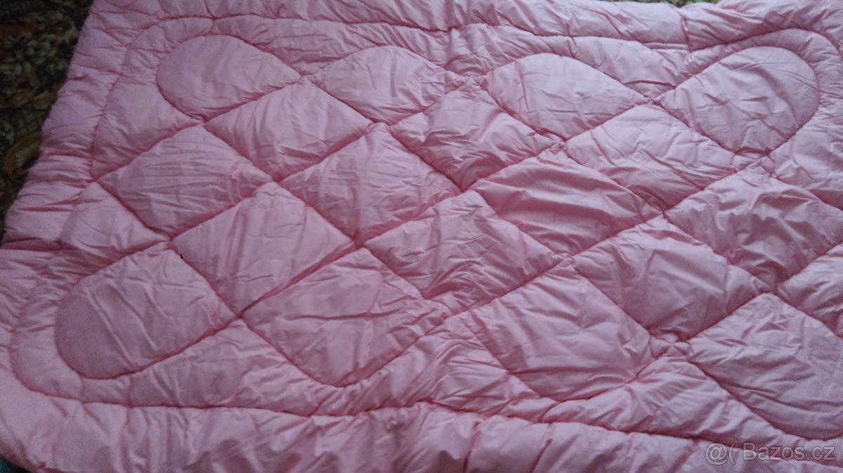 Nové péřové prošívané deky