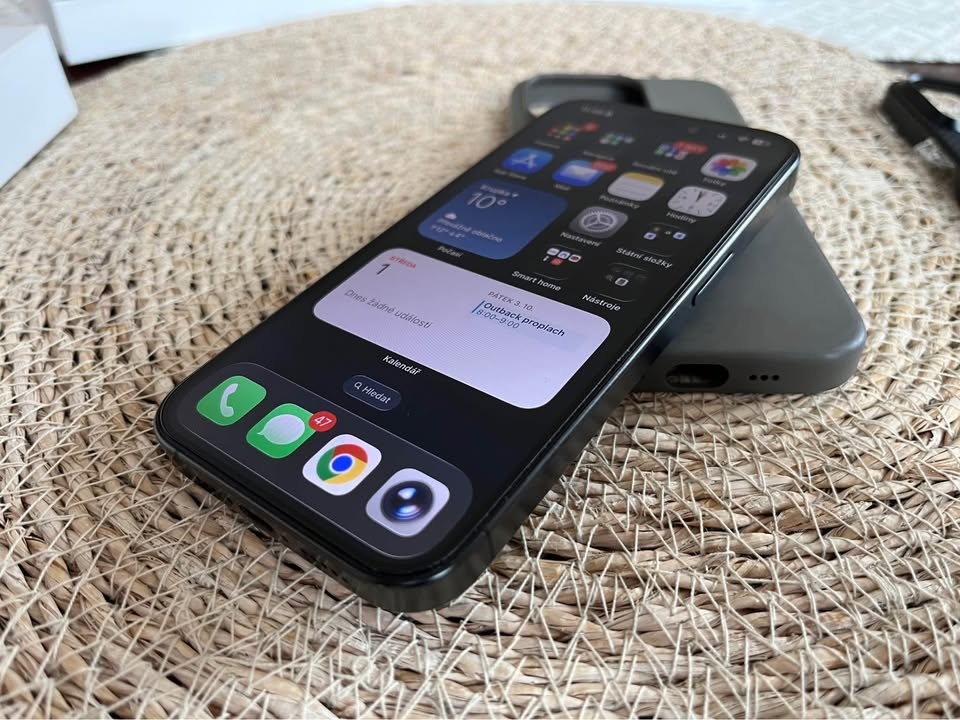 Apple iPhone 15 Pro 128gb + kryty a sklo - TOP stav