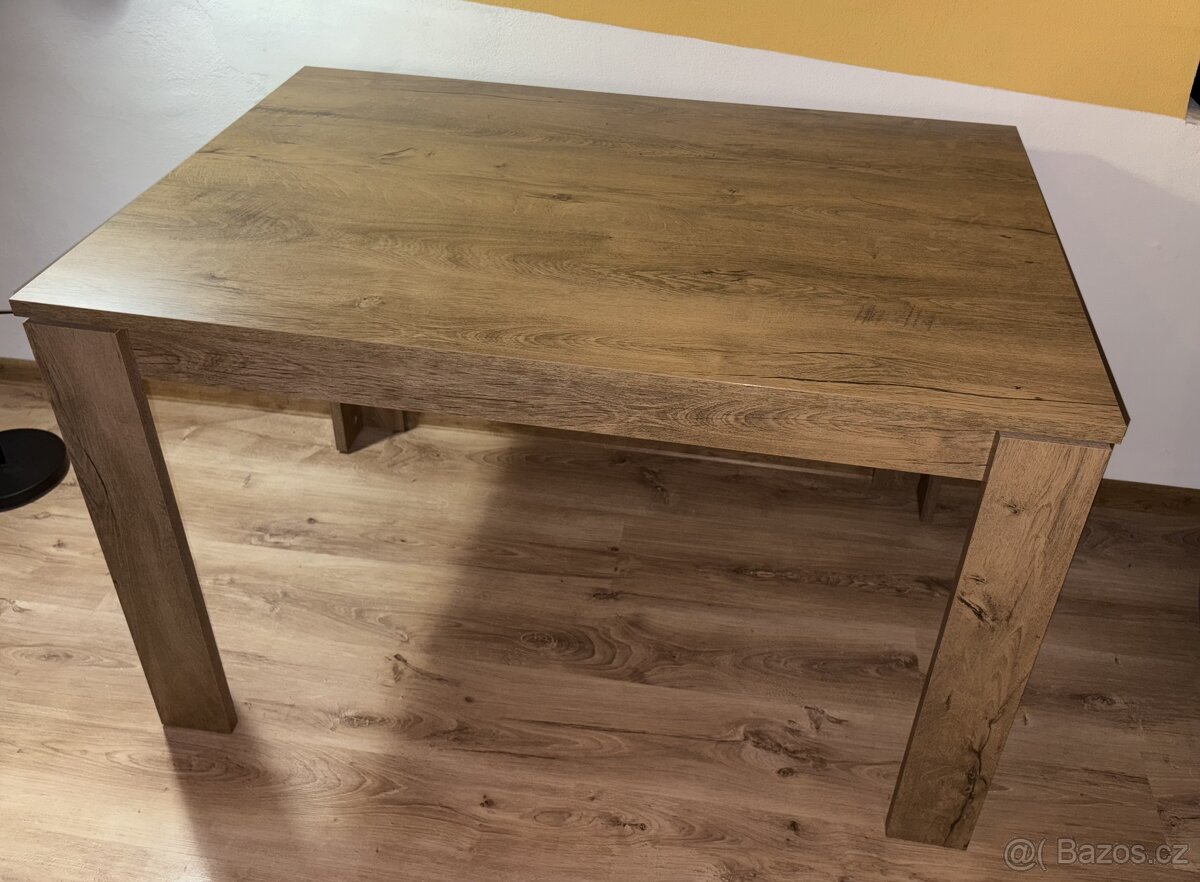 Jídelní stůl, divoký tmavý dub