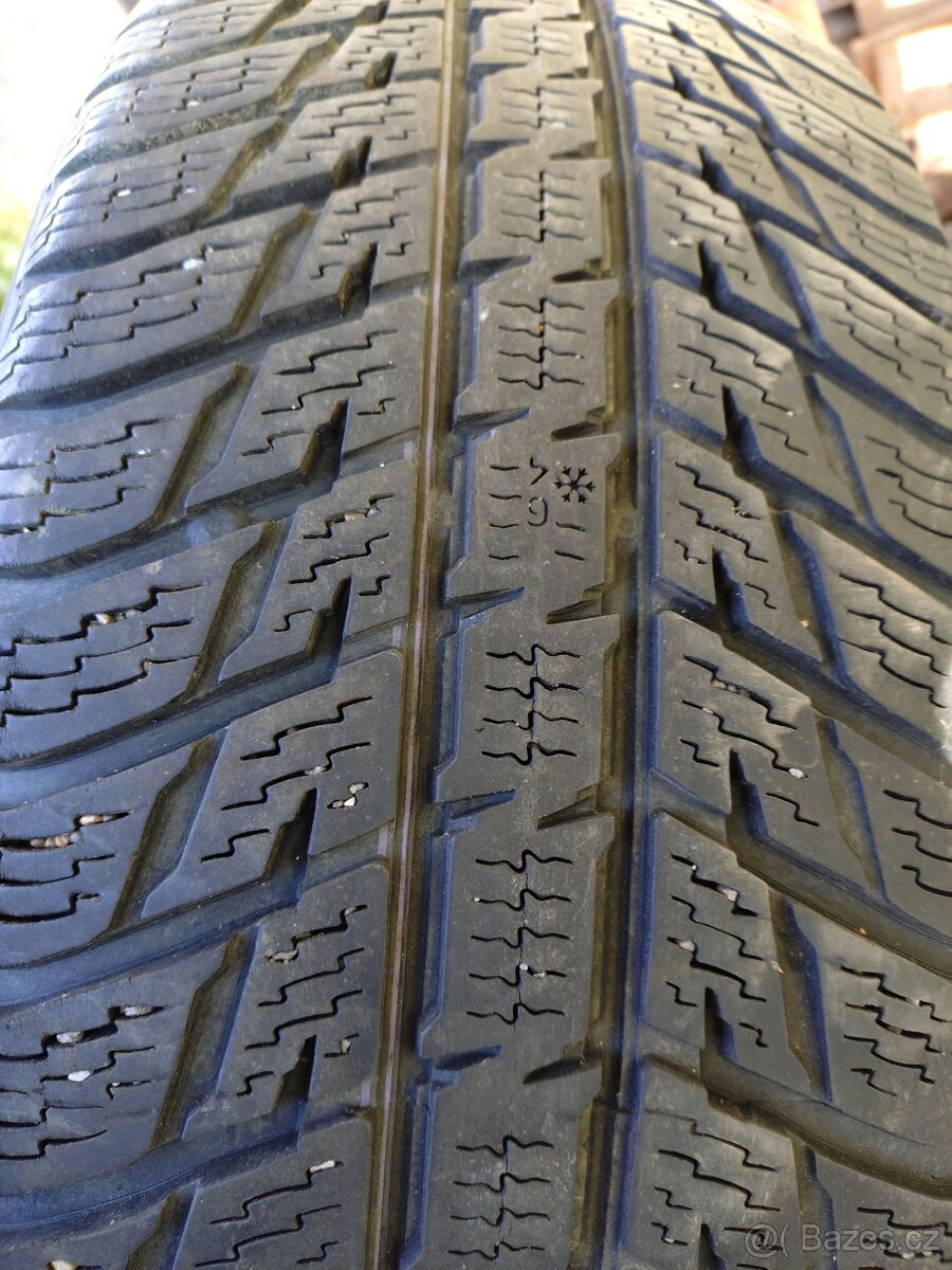 Zimní Nokian 225/60 R17 103H