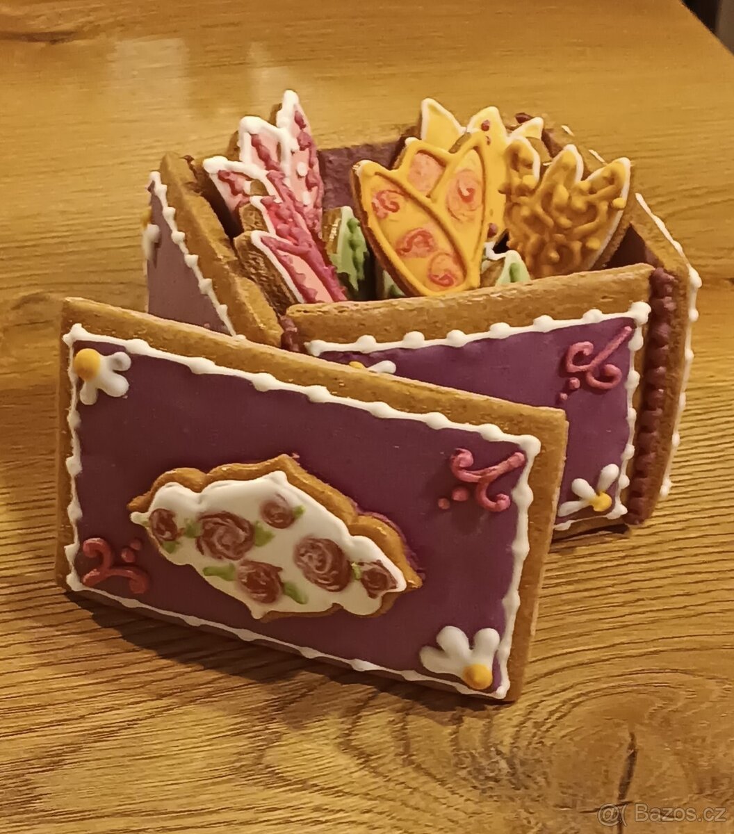 Perníková skříňka s překvapením - dekorace