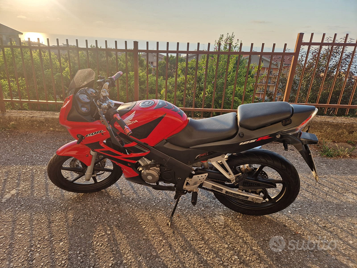 Honda CBR 125 R 2005, rozprodám po dílech