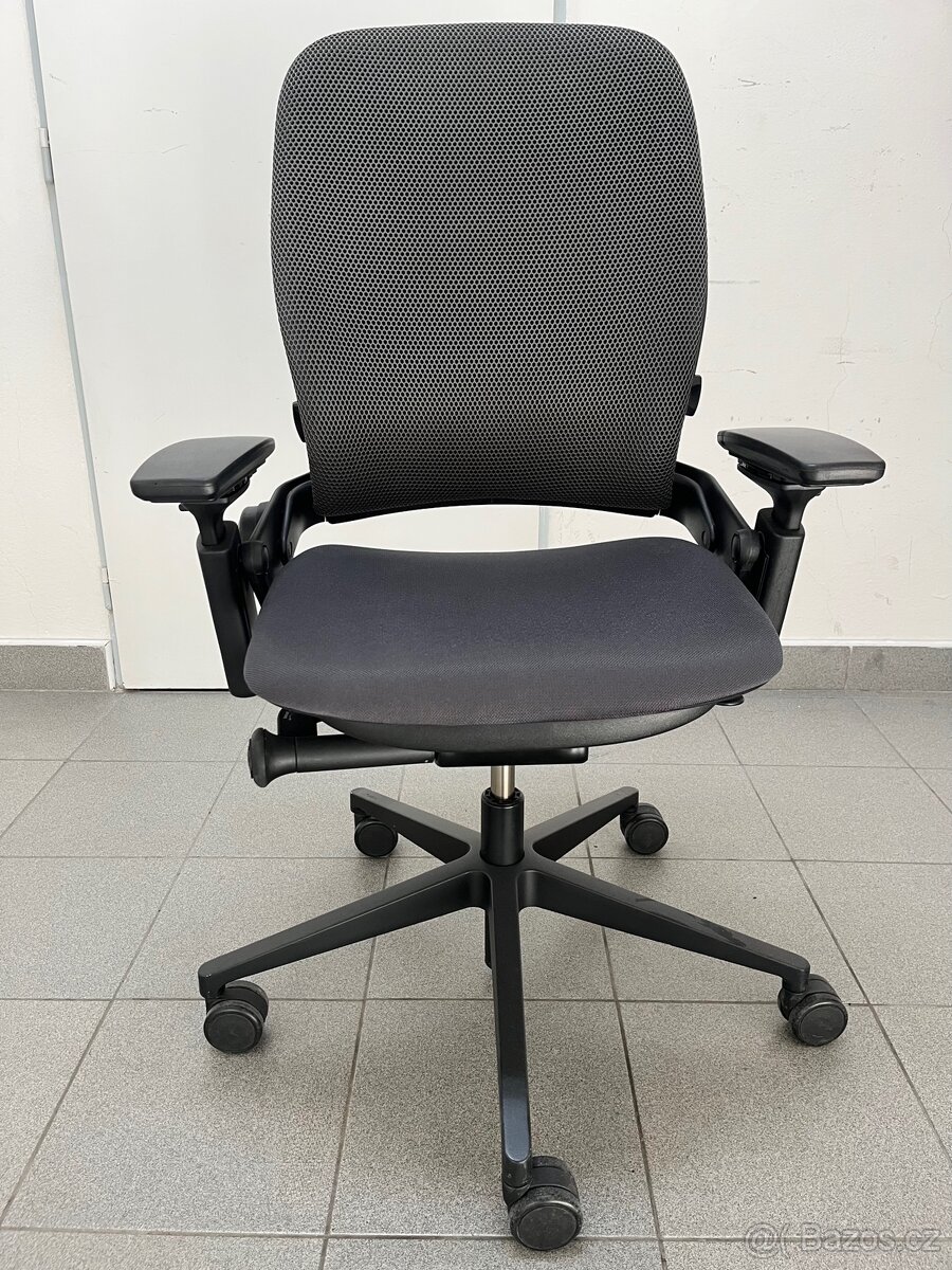 kancelářská židle Steelcase Leap v2