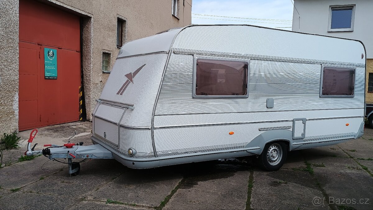 LMC 490 Dominant+ MOVER + dělená lůžka