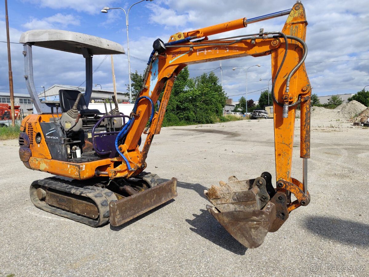 Minibagr Hitachi FH15. 2x lyžica