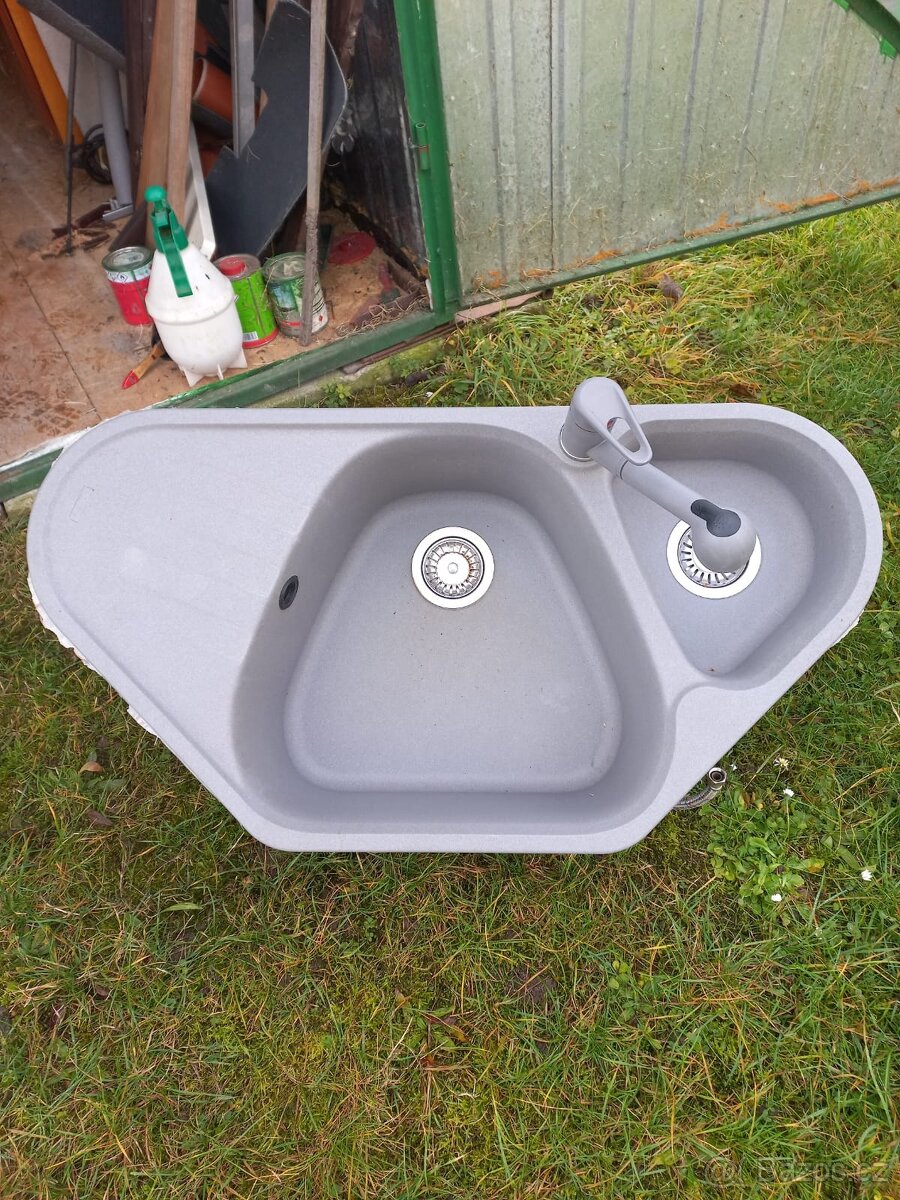 Granitový dřez Franke šedý kámen