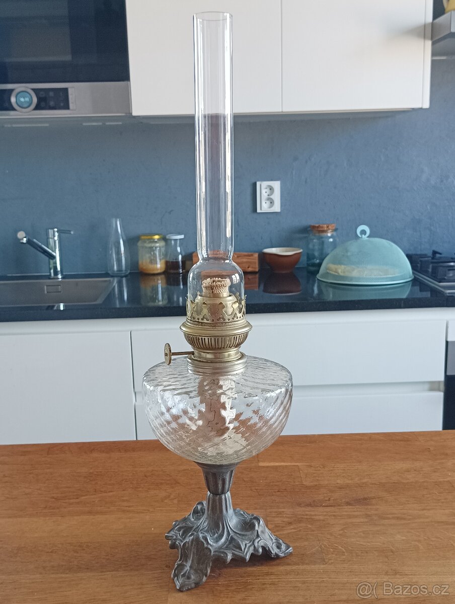 STAROŽITNÁ PETROLEJKA VE STYLU ART NOUVEAU, FRANCIE, 1900