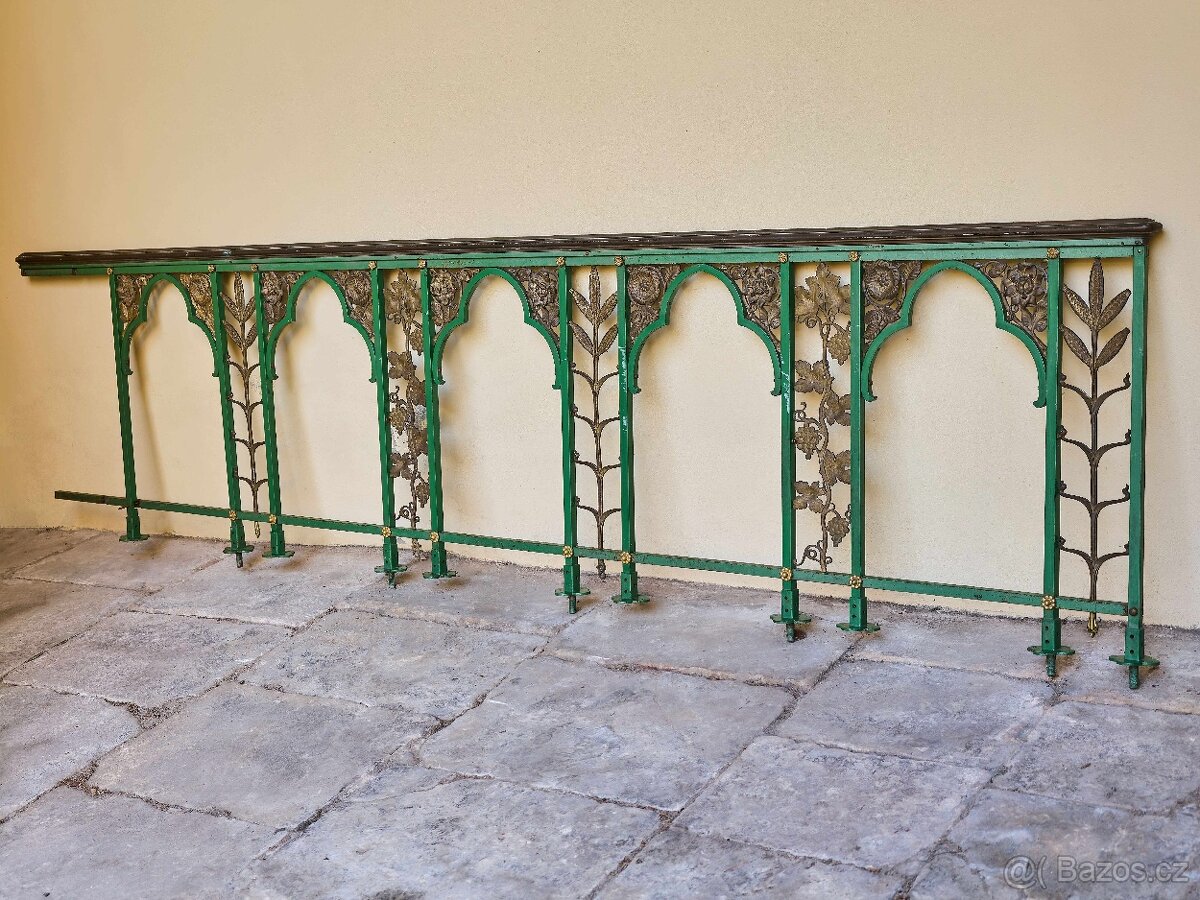 Těžké bronzové zábradlí s motivem vinné révy - 308 cm