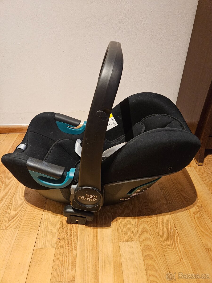 Autosedačka Britax Römer Smile 3 s bází – velmi zachovalá