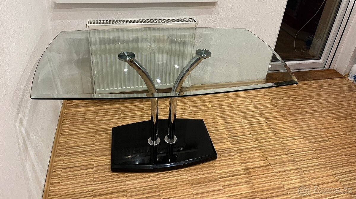 Jídelní stůl skleněný