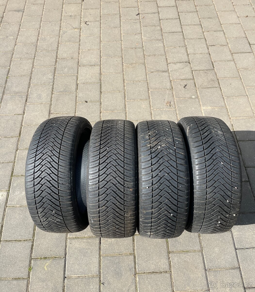 Celoroční pneu Triangle season X 225/45 r17