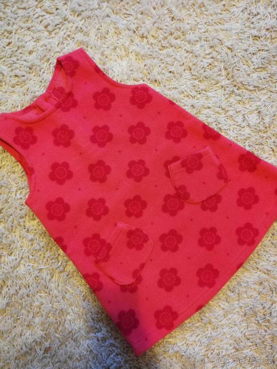 Červené fleecové šaty, velikost 86