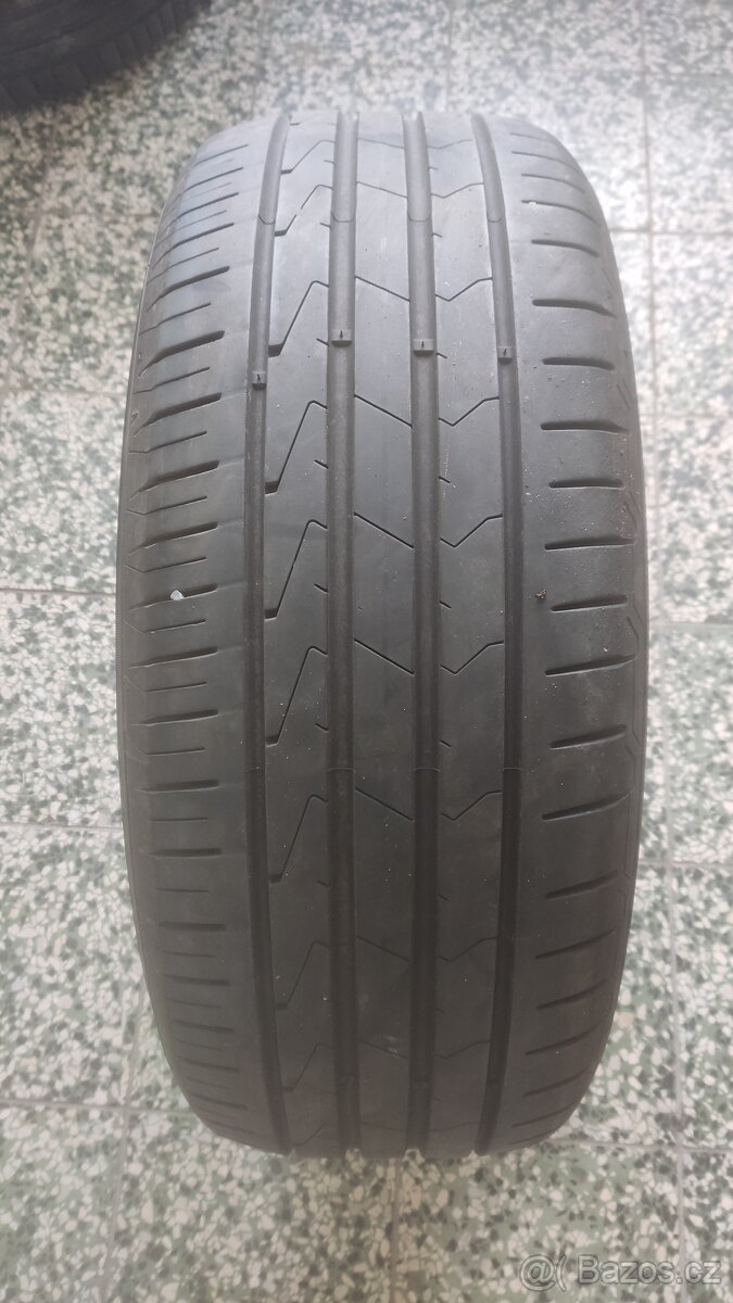 Letni pneu 215/55/17