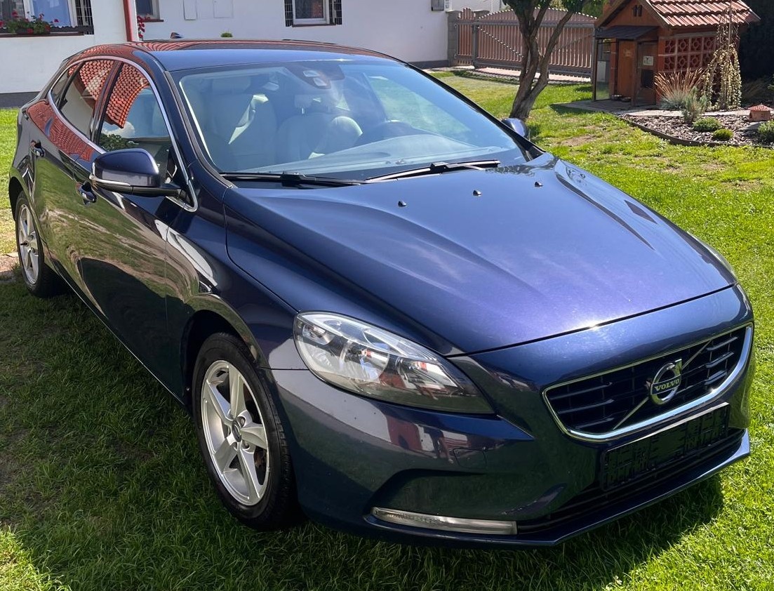 Volvo V40 D2 84KW, 2013 manuál 6q