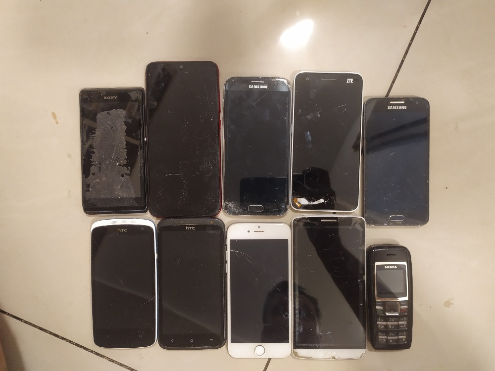 Mobilní telefony, tablety