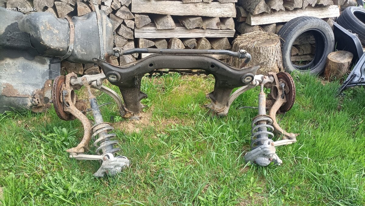 Přední náprava Audi a4 B5 6qvalt nebo automat