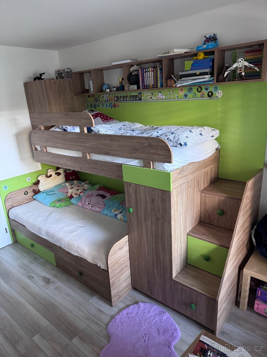 Dětský pokojicek(palanda,stůl,skříň)