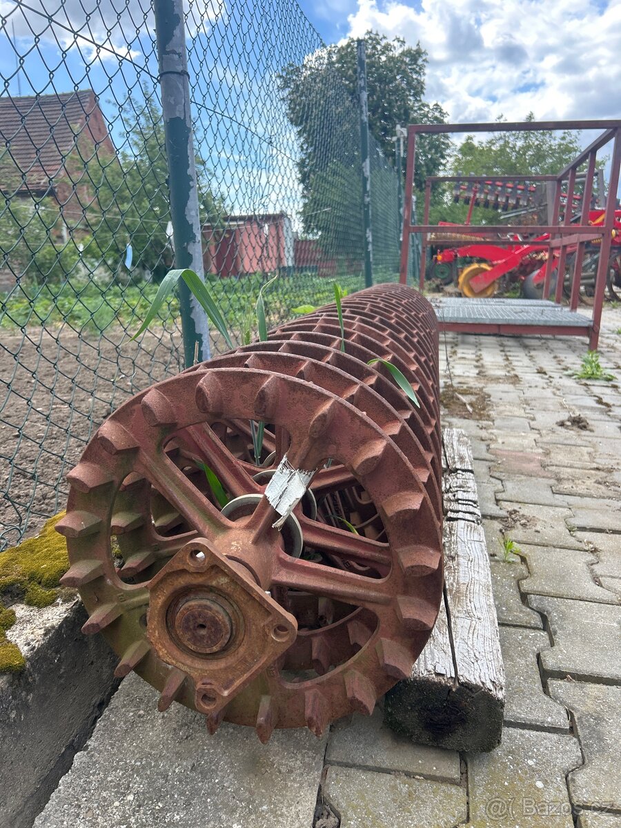 Cross kill válec na hřídeli.