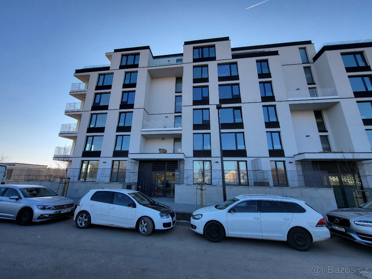 Pronájem bytu 2+kk s lodžií a garážovým stáním v Rezidenci N