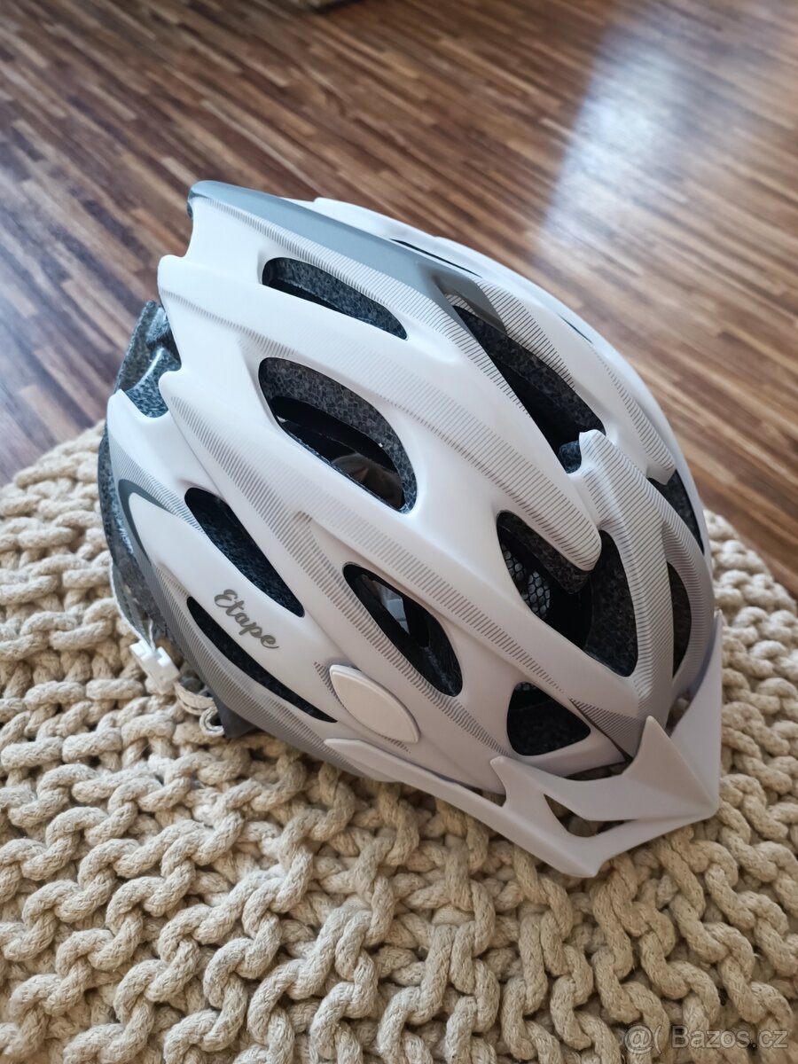 Nová cyklistická přilba Etape