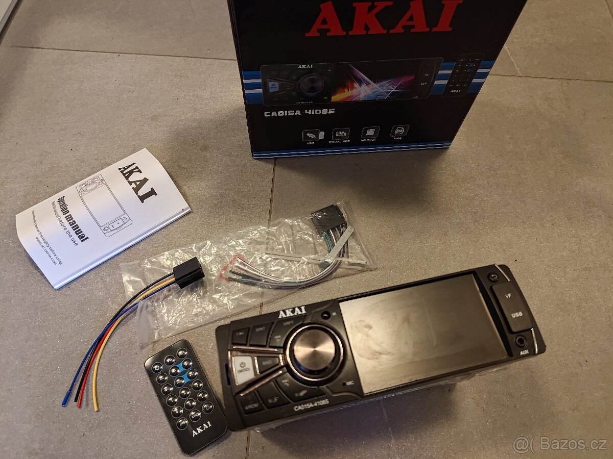 Autorádio s displejem AKAI CA015A-4108S