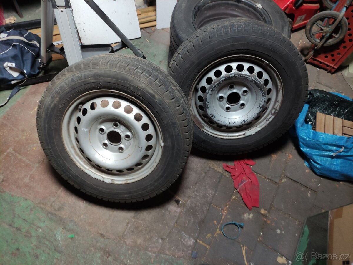 VW T5 - 4 disky + pneu na dojetí