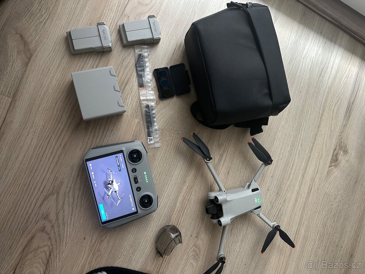 Dji mini 3 pro s rc controllerem