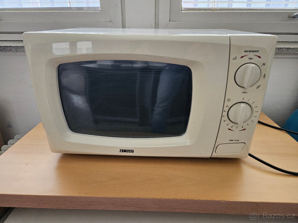Mikrovlnná trouba - ZANUSSI, model ZMC19M