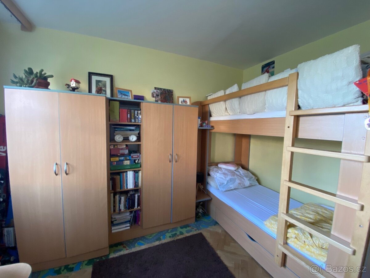 Skříně a nábytek