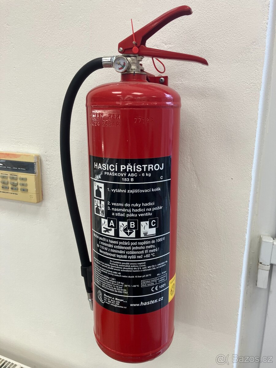 Práškový hasící přístroj s platnou revizí
