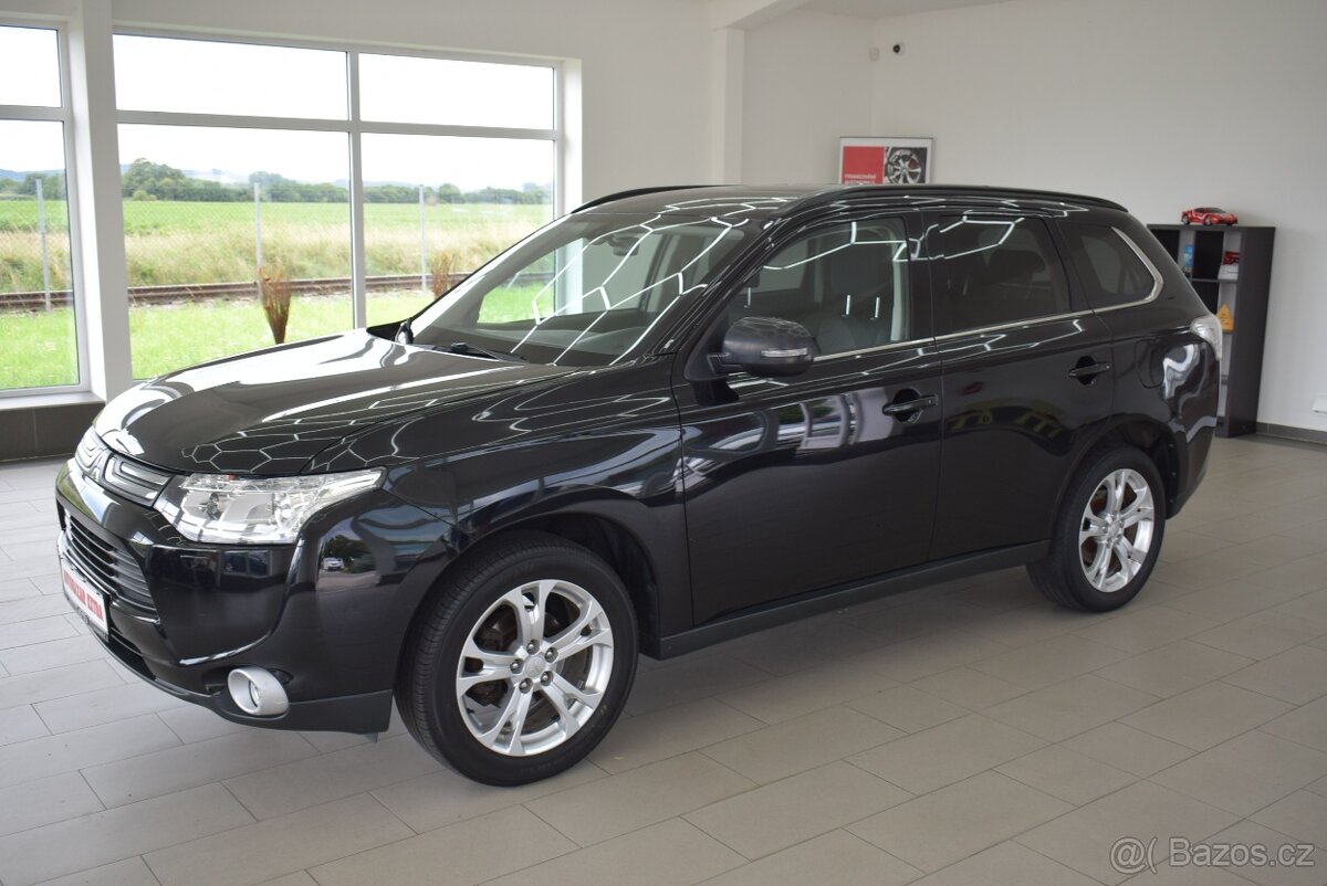 Mitsubishi Outlander 2,3 Di-D 110 kW,7-míst,4x4,kamera,TZ