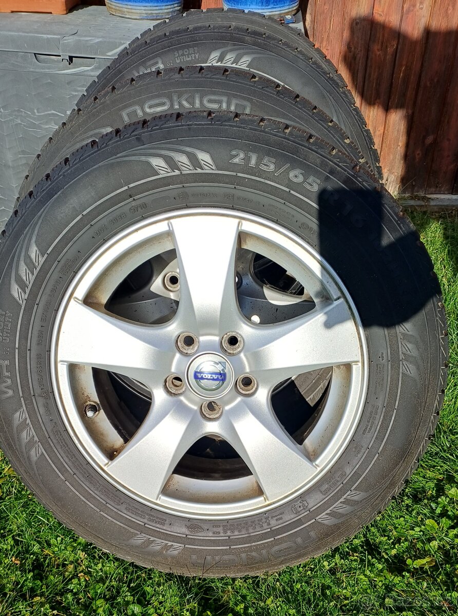 Volvo orig. alu disk se zimní pneu Nokian  215/65/R16