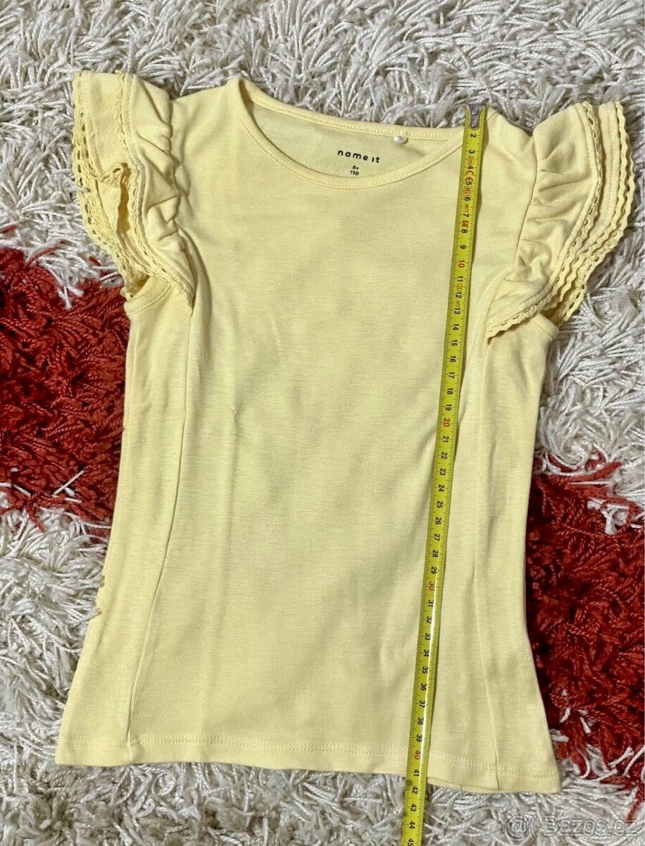 Pastelově žlutý top s volánkama Name It v.110