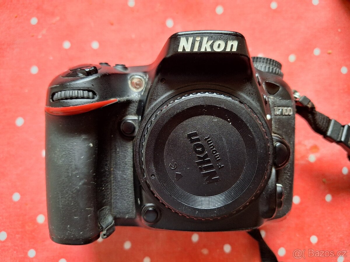 Nikon D7100 plně funkční+baterie+nabíječka+popruh