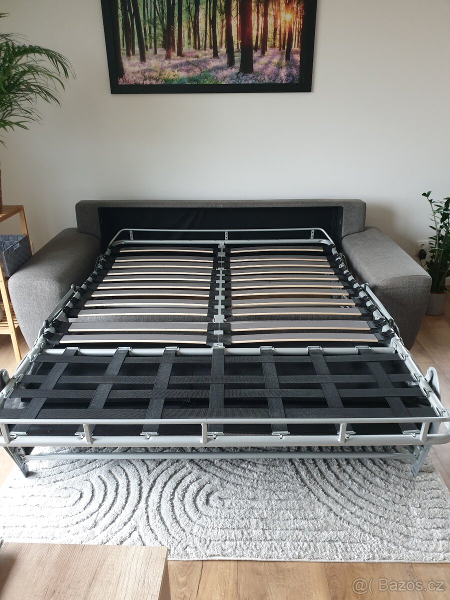 Rozkládací gauč se samostatným lamelovým roštem na spaní