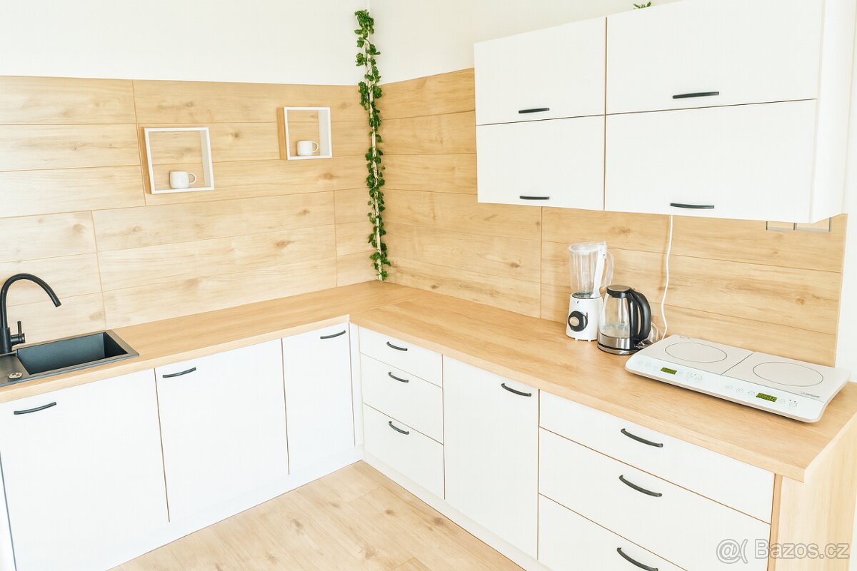 Pronájem prostorného podkrovního bytu 5+1, 171 m² – Krupská