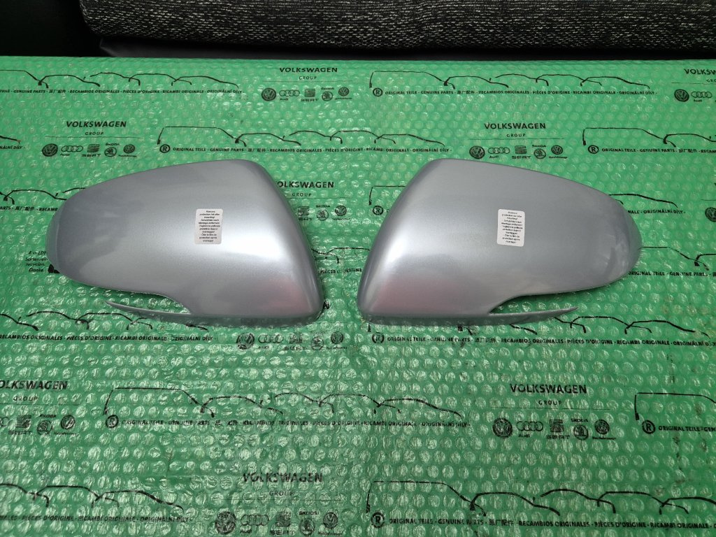 kryty vnějších zrcátek stříbrné Kia Rio (YB) H8431ADE00SL