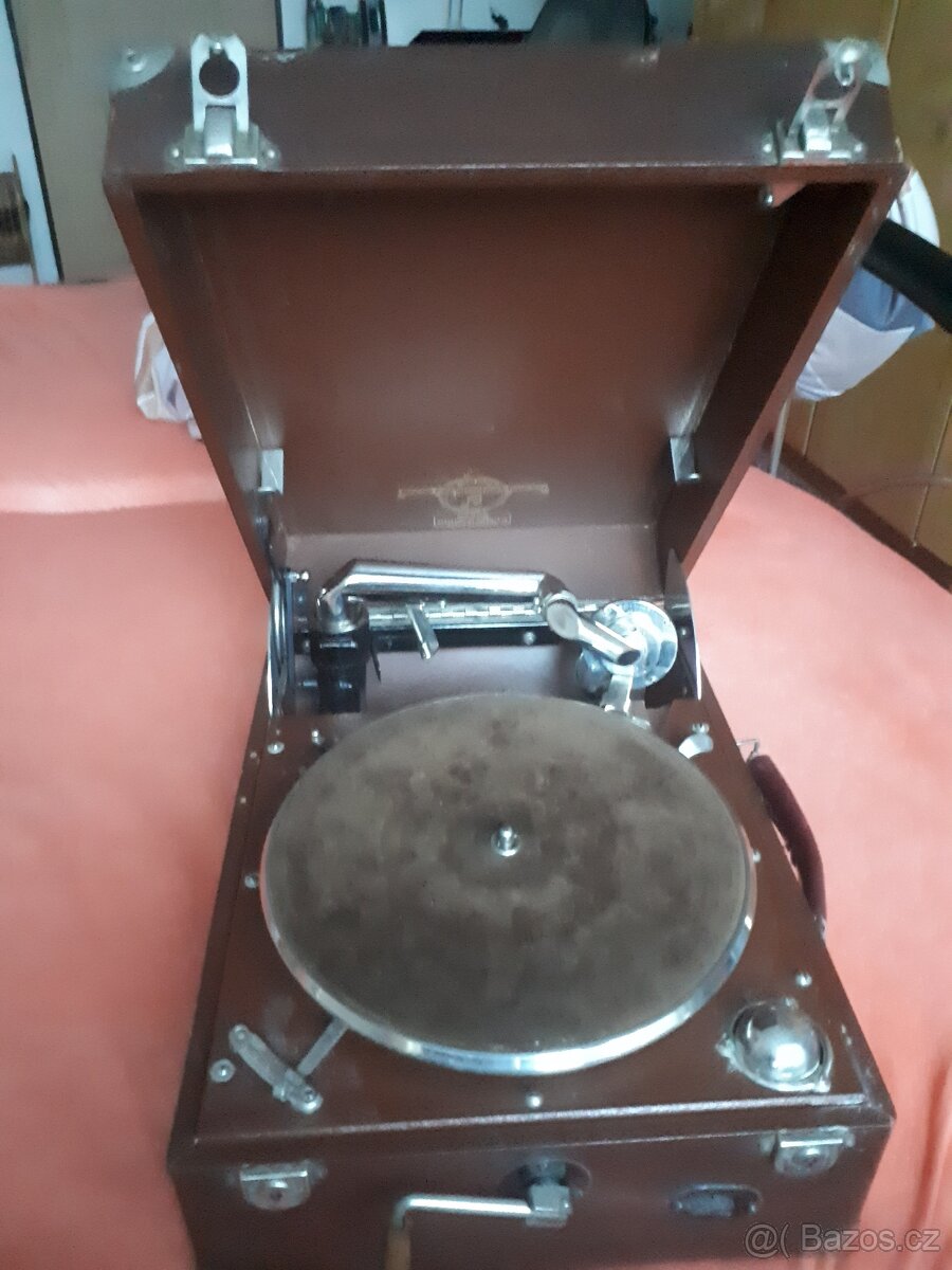 Starožitný gramofon na kliku